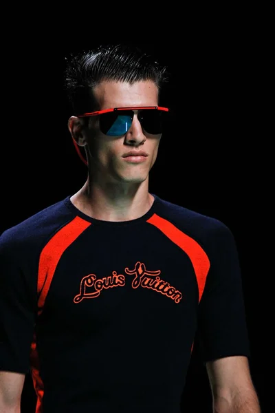 Look 32